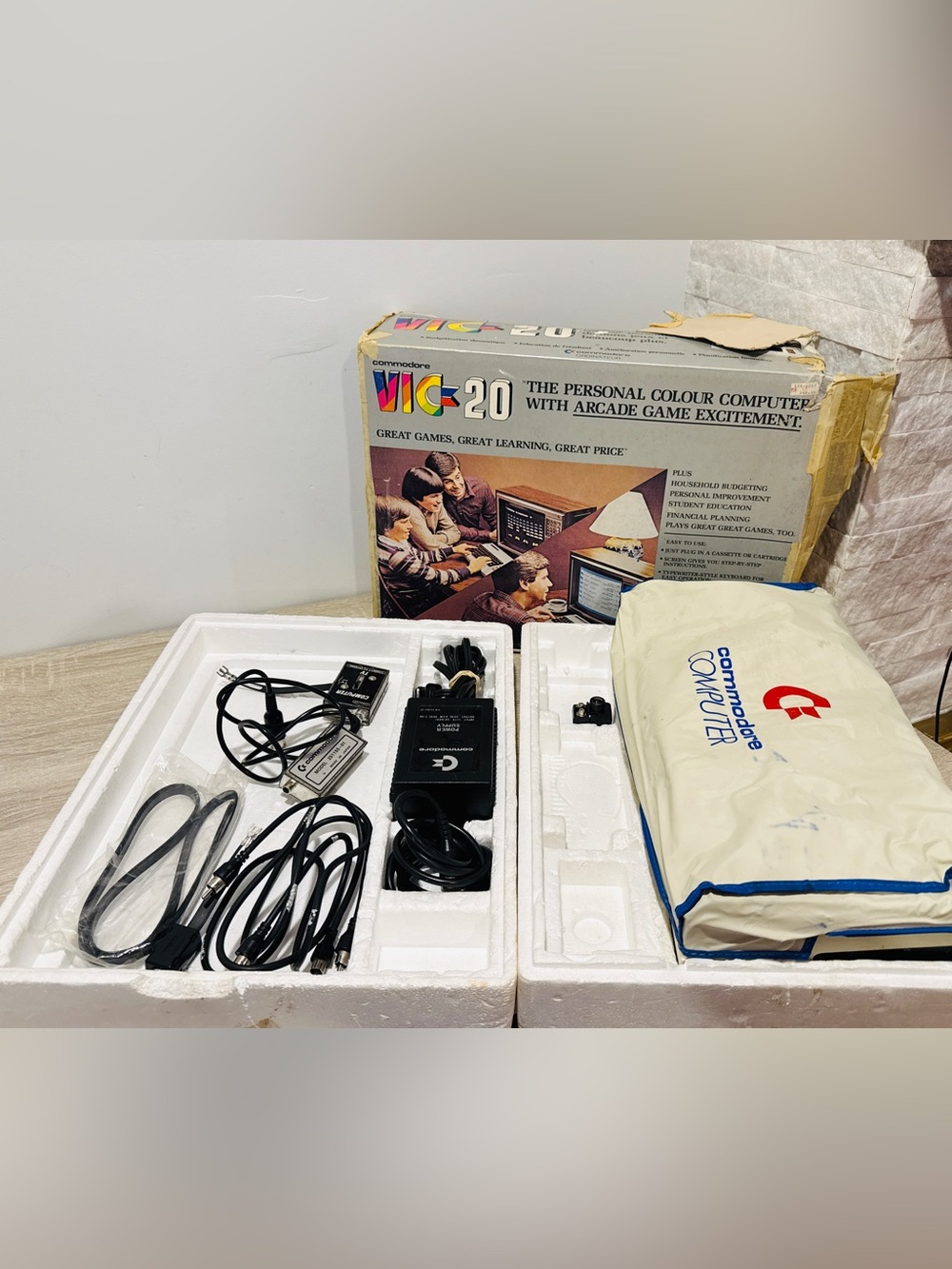 Vintage Commodore VIC-20 Computer System - Tested & Working - In Box w/ Cables - Picture 5 of 17